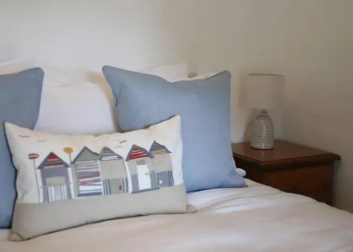 Cosy Thatched Cottage Sleeps 6 Near Portscatho!