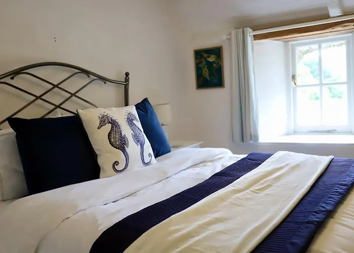 Cosy Thatched Cottage Sleeps 6 Near Portscatho!
