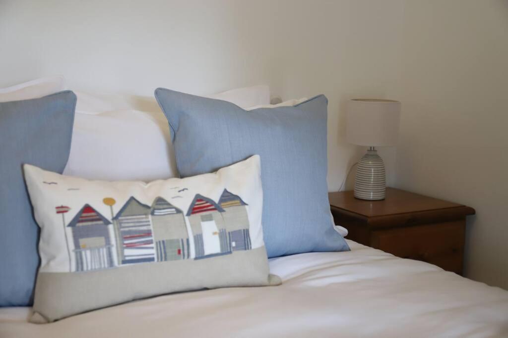 Holiday home Cosy Thatched Sleeps 6 Near Portscatho! *
