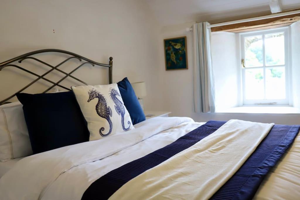 Cosy Thatched Sleeps 6 Near Portscatho! *