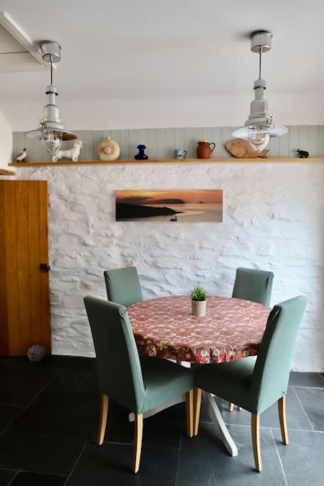 Cosy Thatched Sleeps 6 Near Portscatho! * Porthscatho