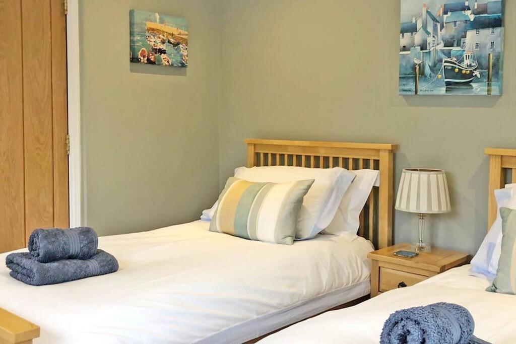Holiday home Cosy Thatched Sleeps 6 Near Portscatho! *