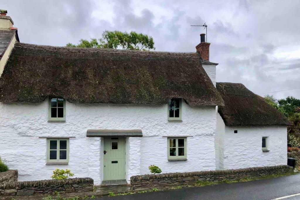 Cosy Thatched Sleeps 6 Near Portscatho! Holiday home