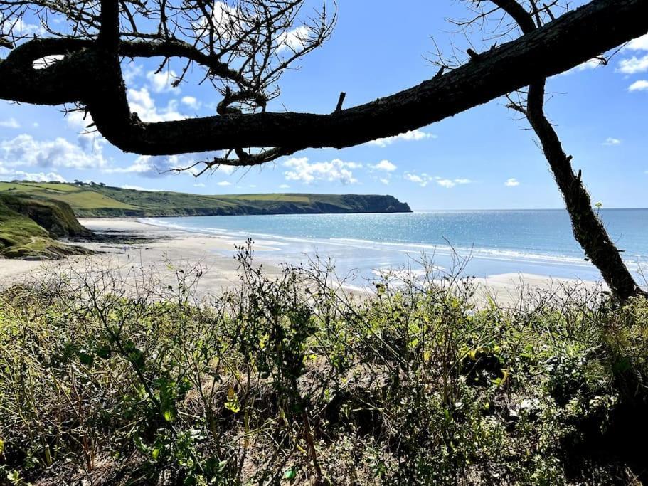 Holiday home Cosy Thatched Sleeps 6 Near Portscatho!